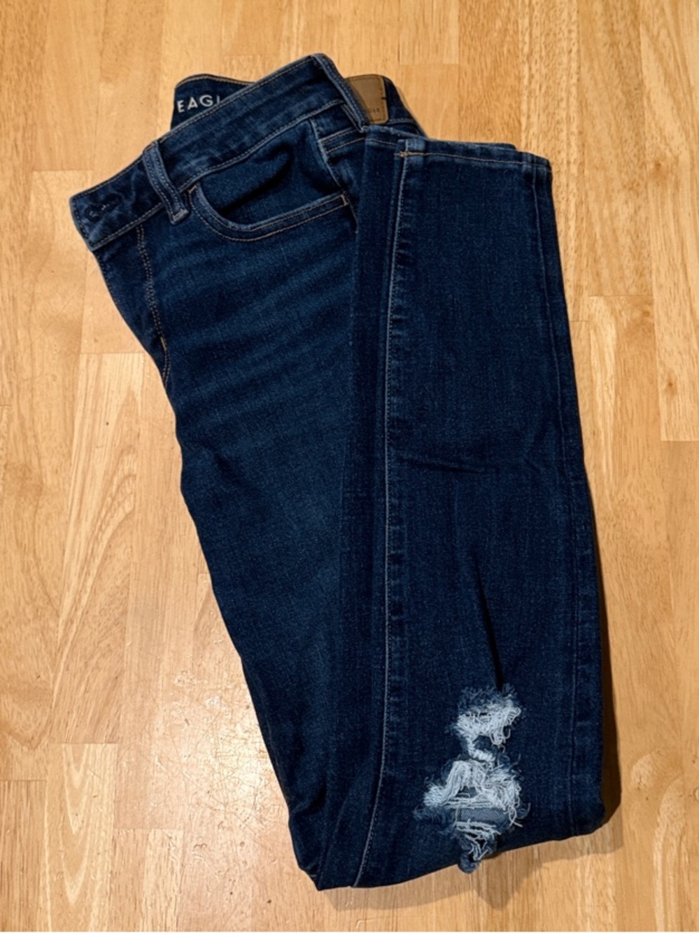 American Eagle Outfitters Navy High-Rise Jegging with Distressed knee